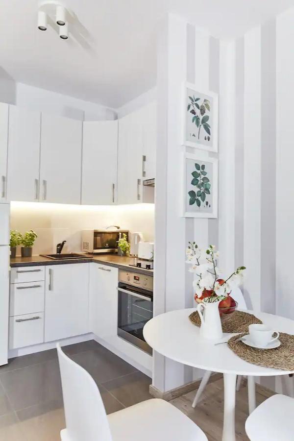 P&O Serviced Apartments Siedmiogrodzka III Warsaw Exterior photo